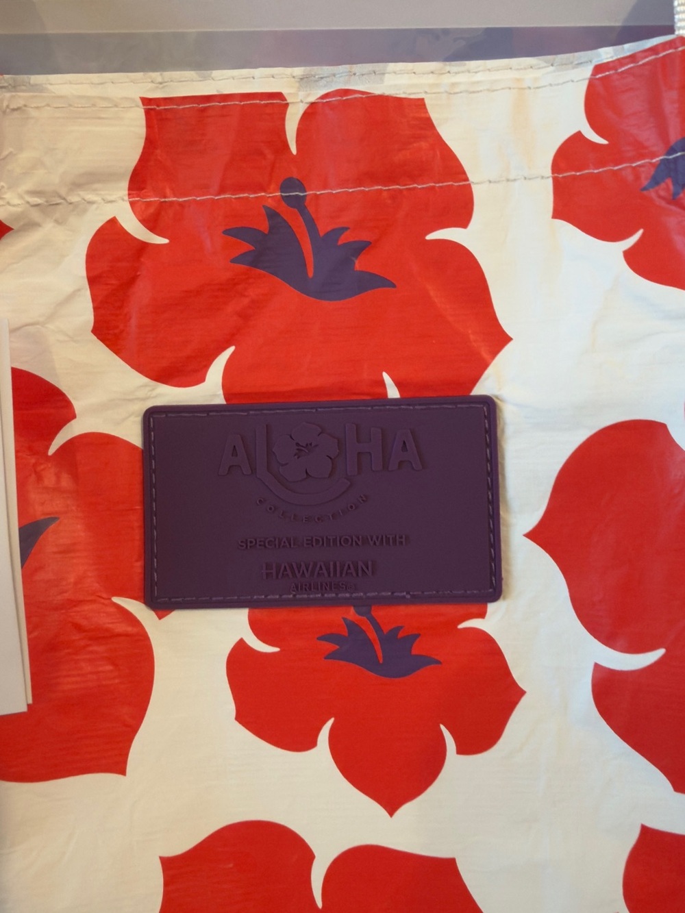 ALOHAS Coral and White Travel Pouch - Picture 5 of 7
